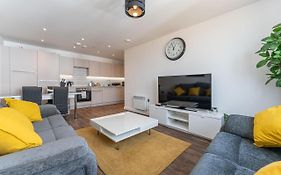 Contemporary 2 Bedroom Apartment - Birmingham City Centre - Digbeth Bullring & Coach Station